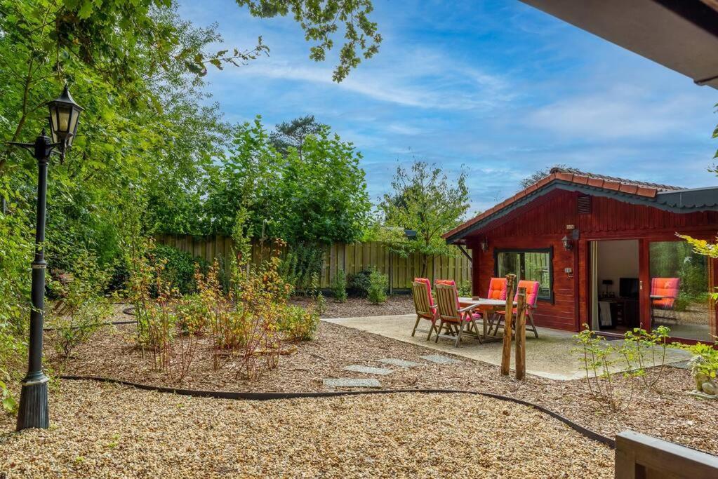 Spacious Wooden Cottage With Infra-Red Sauna At Veluwe Putten Eksteriør billede