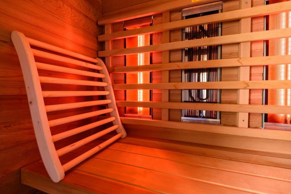 Spacious Wooden Cottage With Infra-Red Sauna At Veluwe Putten Eksteriør billede