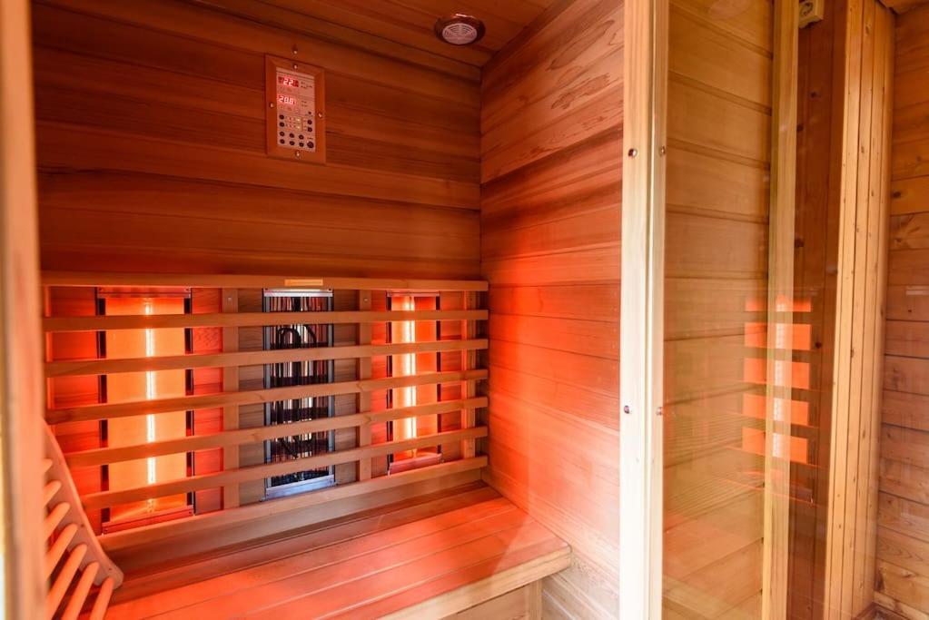 Spacious Wooden Cottage With Infra-Red Sauna At Veluwe Putten Eksteriør billede
