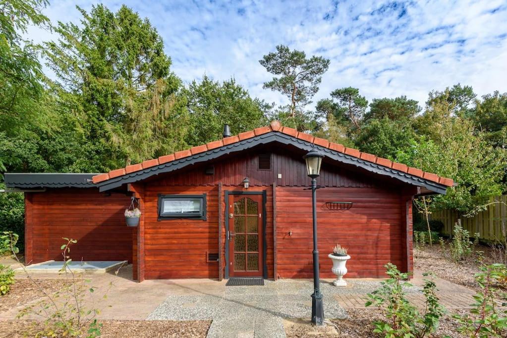 Spacious Wooden Cottage With Infra-Red Sauna At Veluwe Putten Eksteriør billede