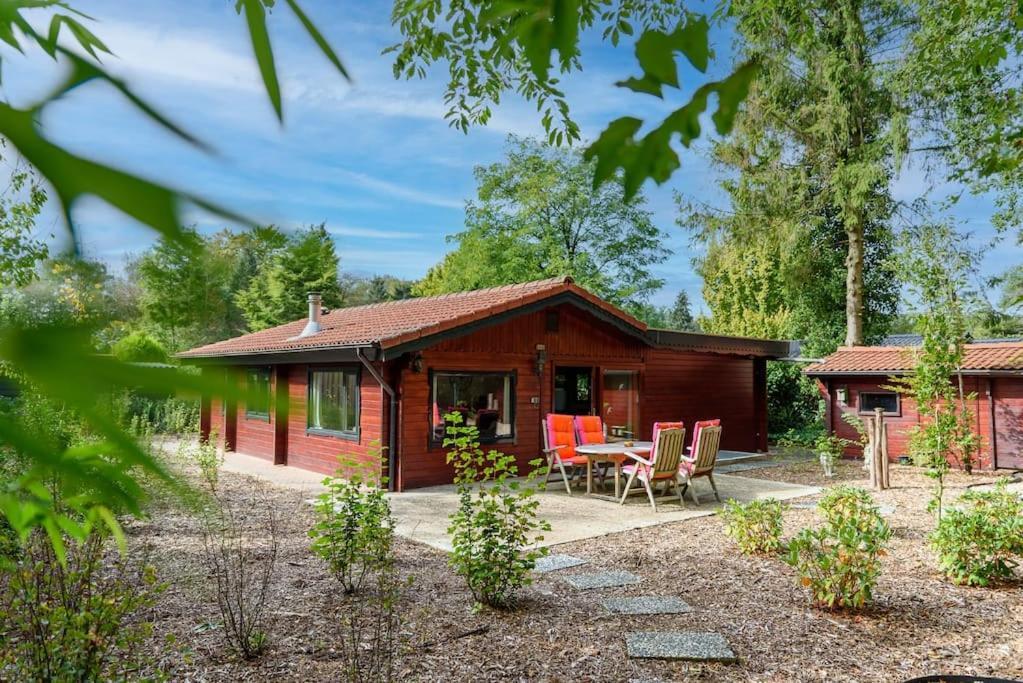 Spacious Wooden Cottage With Infra-Red Sauna At Veluwe Putten Eksteriør billede