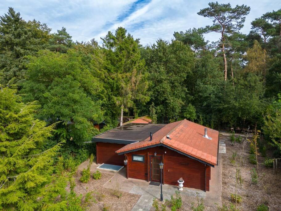 Spacious Wooden Cottage With Infra-Red Sauna At Veluwe Putten Eksteriør billede