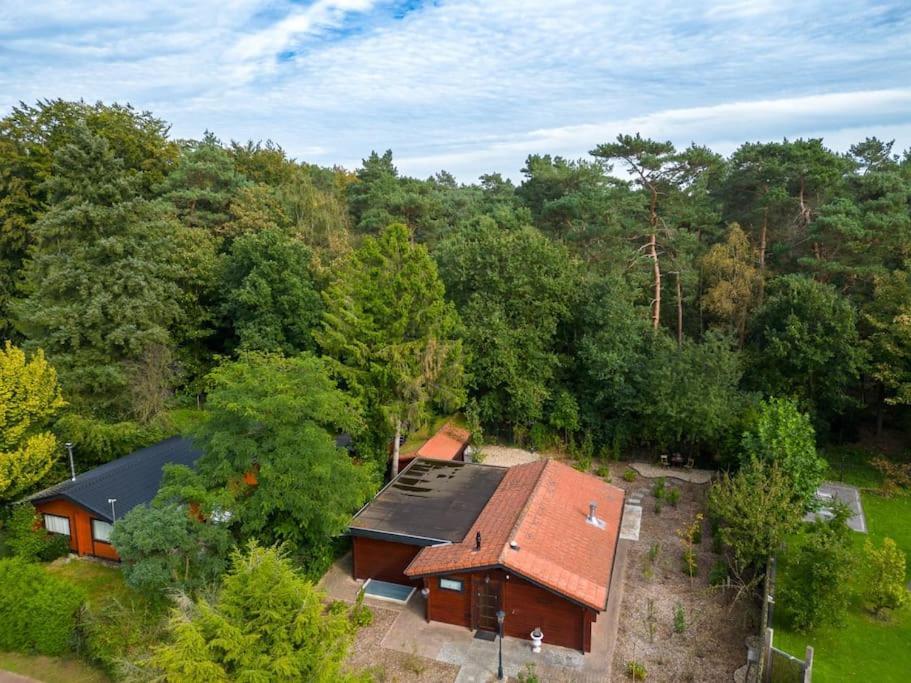 Spacious Wooden Cottage With Infra-Red Sauna At Veluwe Putten Eksteriør billede