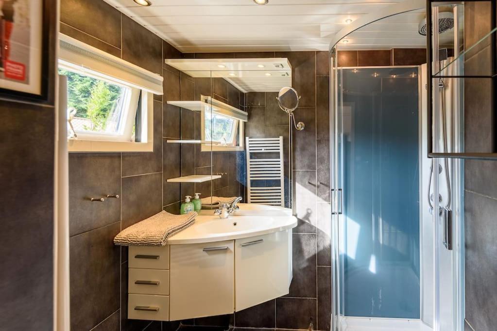 Spacious Wooden Cottage With Infra-Red Sauna At Veluwe Putten Eksteriør billede